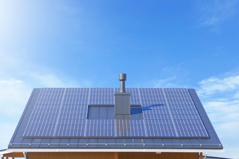 太陽光発電システムの導入価格とは？初期費・維持費などを詳しく解説
